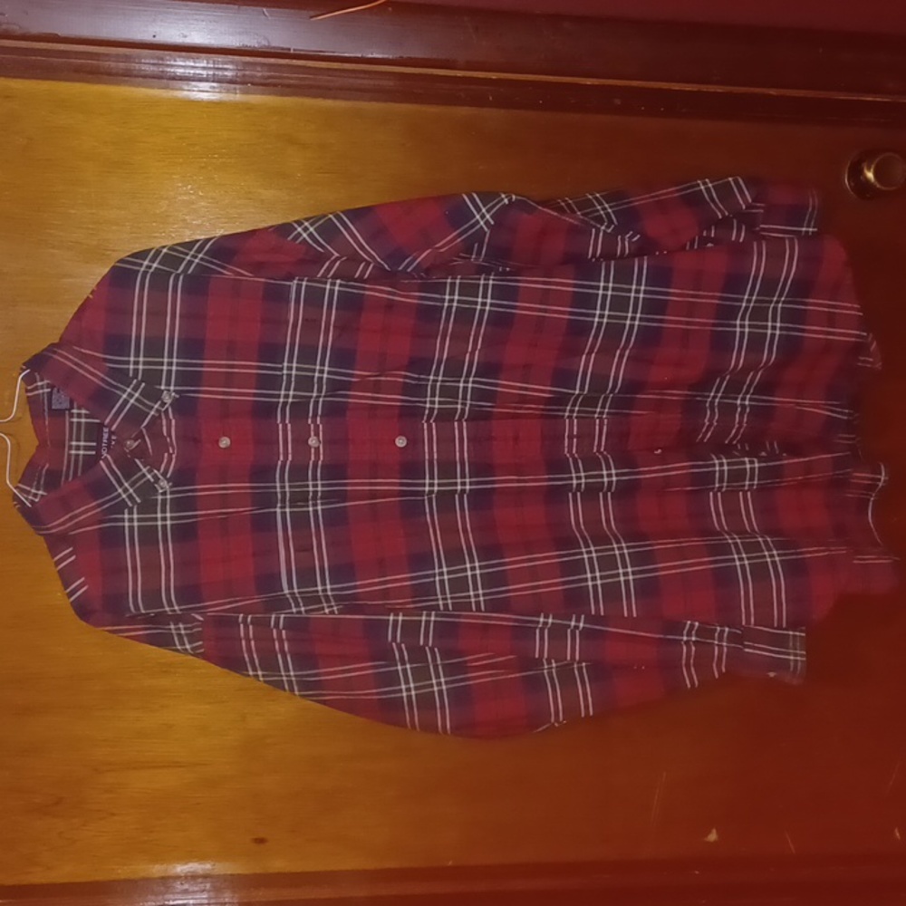Round Tree And New York XL button down long sleeve shirt.